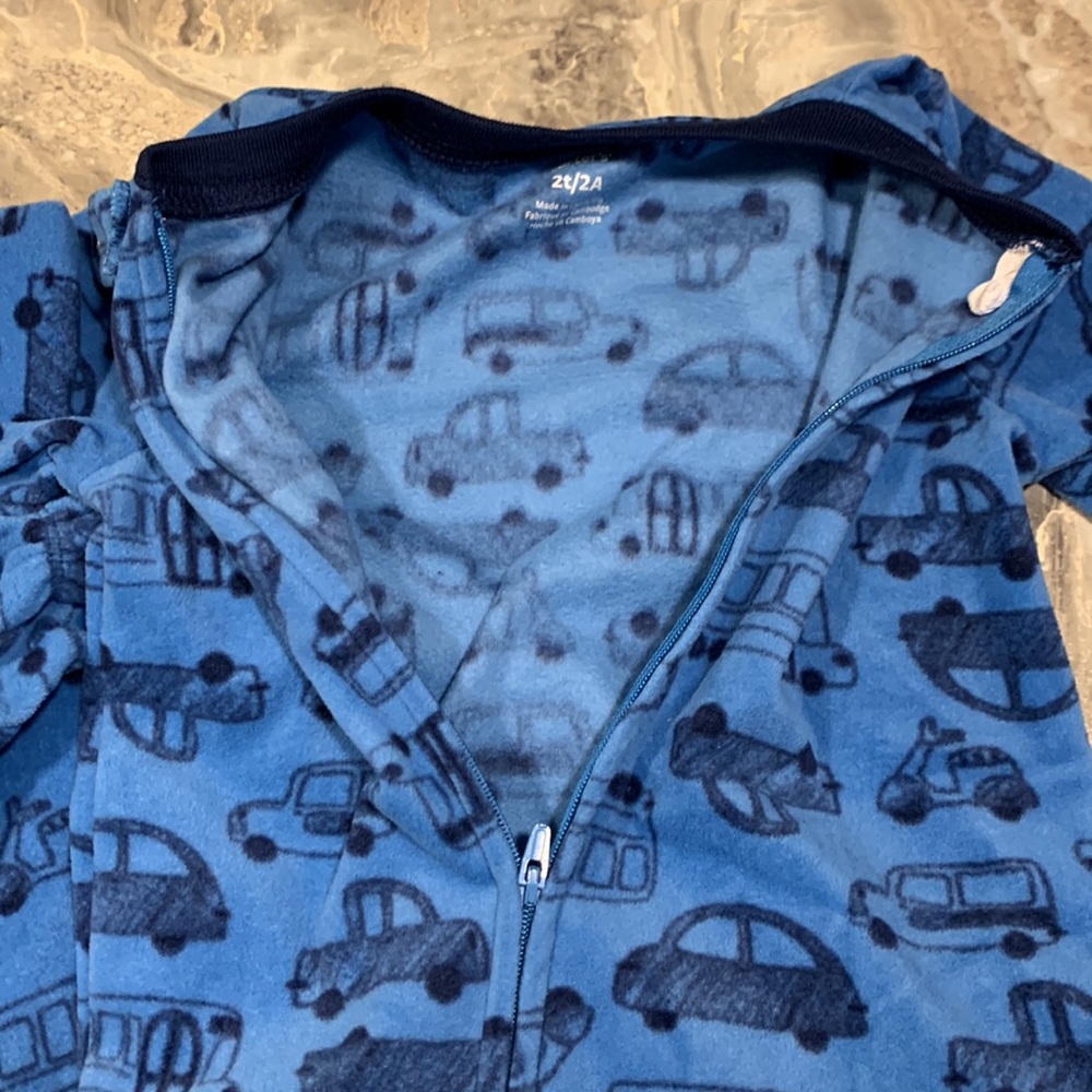 Carter’s 2T footie pajama - Picture 4 of 5
